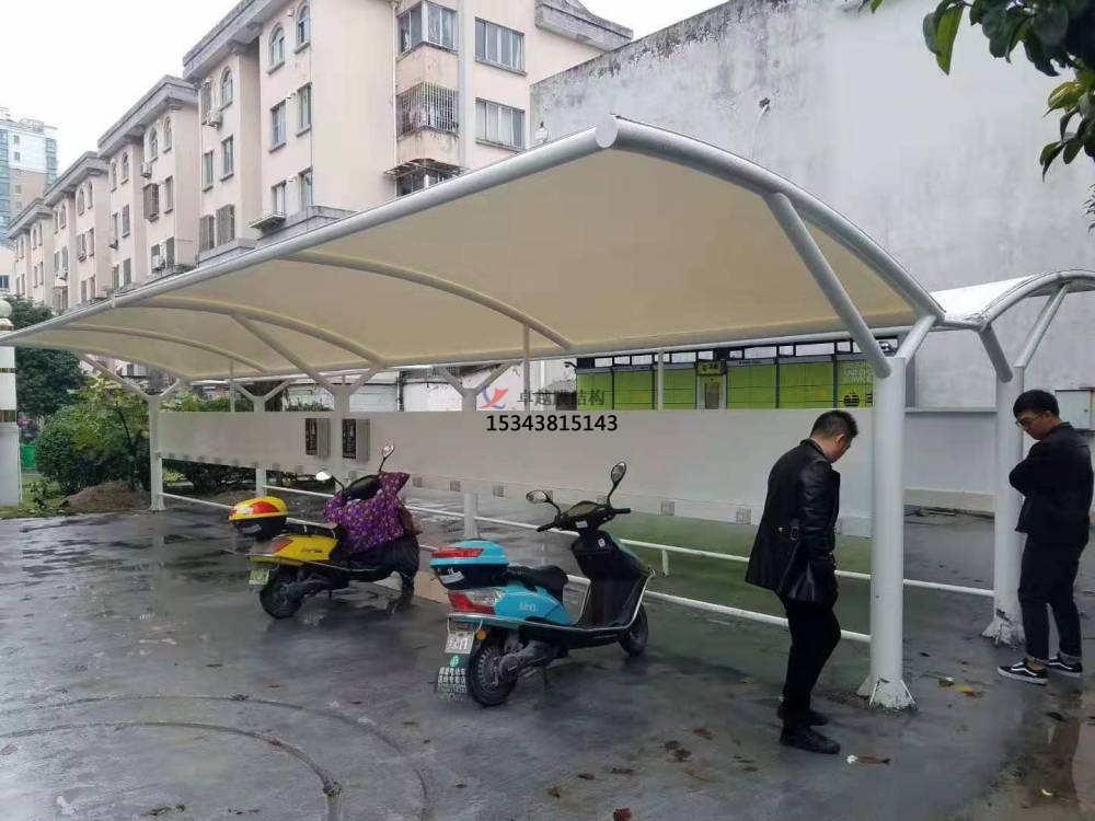 阿克蘇商業(yè)廣場雨棚搭建